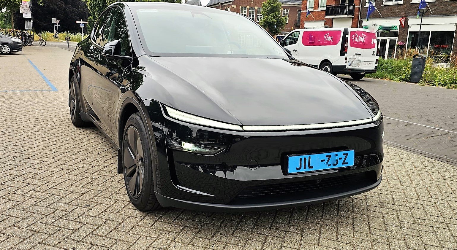 Taxi Skyline Nijmegen TSN - Tesla Model Y voor comfortabel taxivervoer in Nijmegen